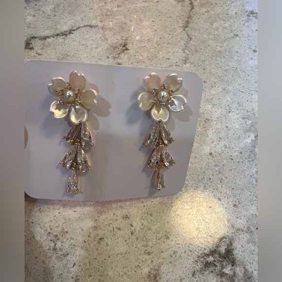 Jewelry - Elegant Floral Drop Earrings
